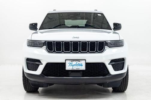 Bright White Clearcoat 2024 Jeep Grand Cherokee Laredo