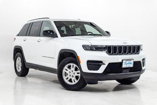 Bright White Clearcoat 2024 Jeep Grand Cherokee Laredo