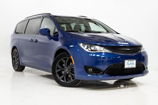 Ocean Blue Metallic 2018 Chrysler Pacifica Touring-L