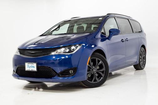 Ocean Blue Metallic 2018 Chrysler Pacifica Touring-L