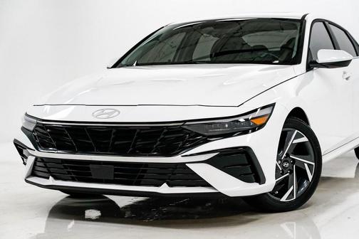 2025 Hyundai ELANTRA SEL