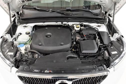 Glacier Silver Metallic 2020 Volvo XC40 T4 Momentum