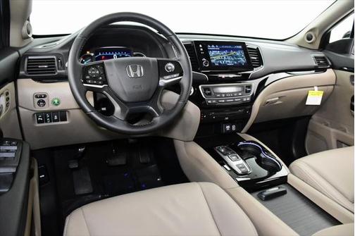 2022 Honda Pilot Touring 8-Passenger