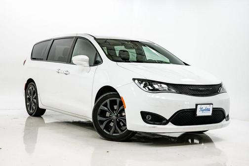2020 Chrysler Pacifica Touring