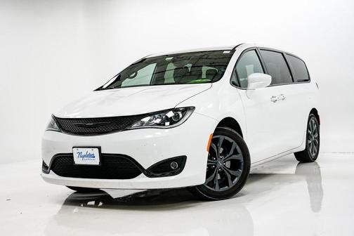 2020 Chrysler Pacifica Touring