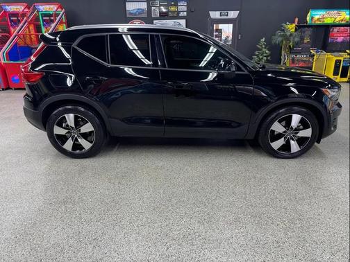 2019 Volvo XC40 T5 Momentum