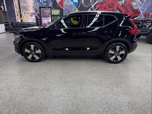2019 Volvo XC40 T5 Momentum