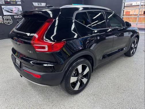 2019 Volvo XC40 T5 Momentum