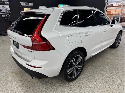 2021 Volvo XC60 T5 Momentum