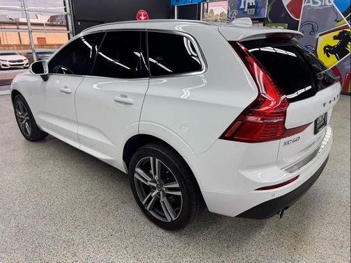 2021 Volvo XC60 T5 Momentum