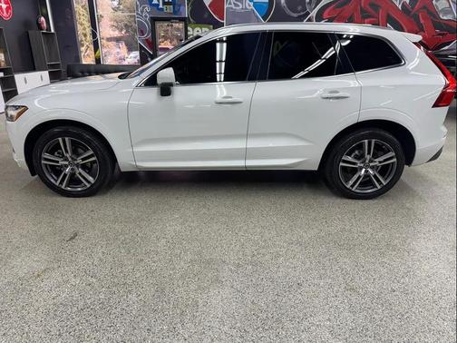 2021 Volvo XC60 T5 Momentum