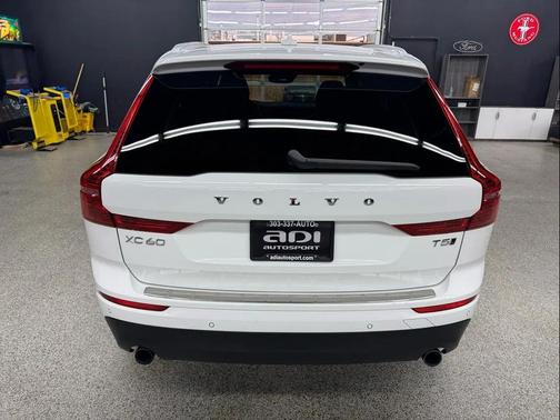 2021 Volvo XC60 T5 Momentum