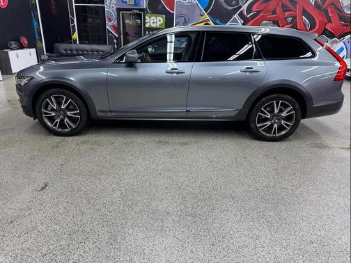 2017 Volvo V90 Cross Country T6