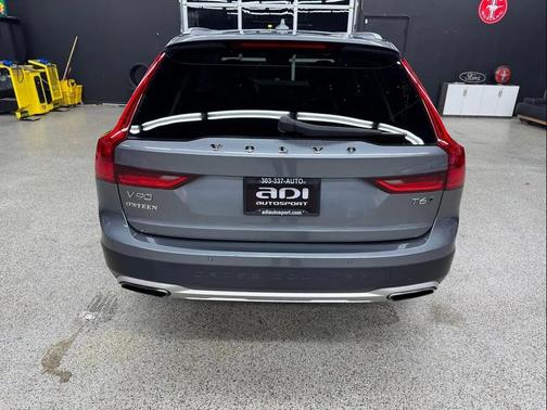 2017 Volvo V90 Cross Country T6