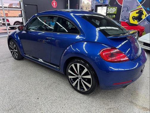 Deep Black Pearl Metallic 2013 Volkswagen Beetle 2.0T Turbo