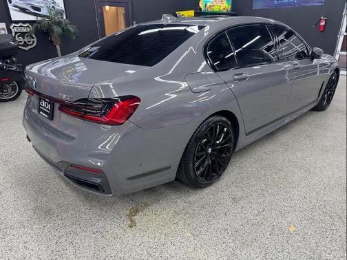 Gray 2020 BMW 750 i xDrive
