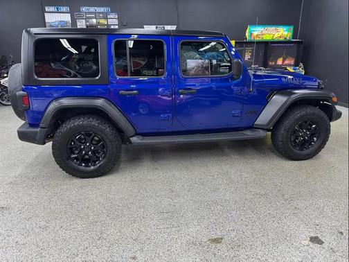 2020 Jeep Wrangler Unlimited Willys 4x4