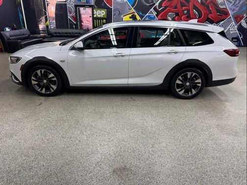 2018 Buick Regal TourX Essence