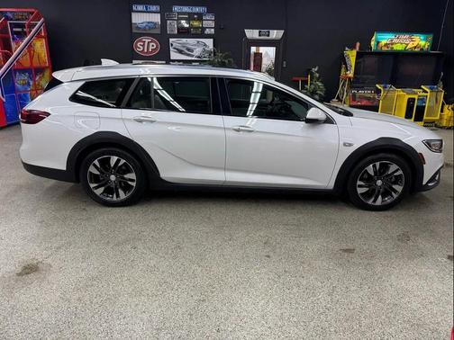 2018 Buick Regal TourX Essence