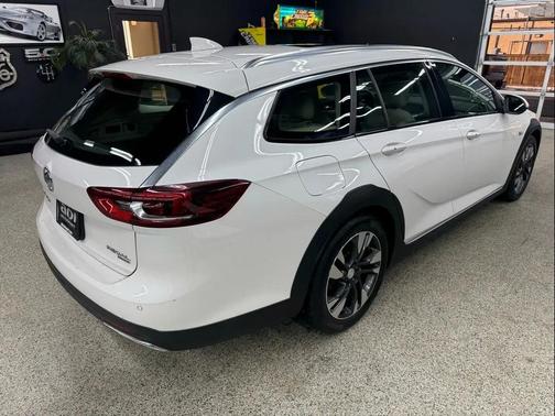 2018 Buick Regal TourX Essence