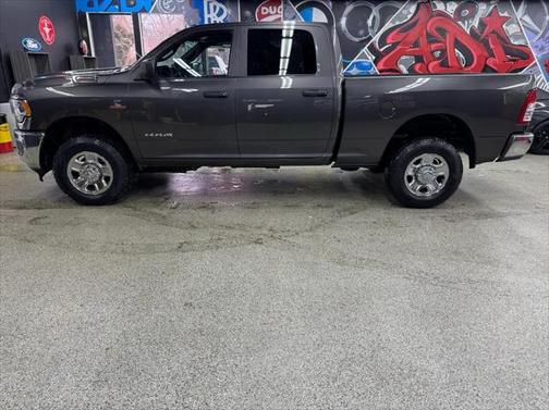 2022 RAM 2500 Tradesman Crew Cab 4x4 6'4' Box