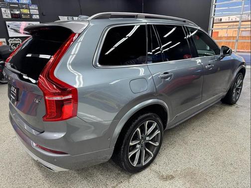2017 Volvo XC90 T6 Momentum