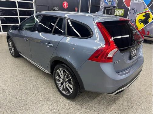 2018 Volvo V60 Cross Country T5