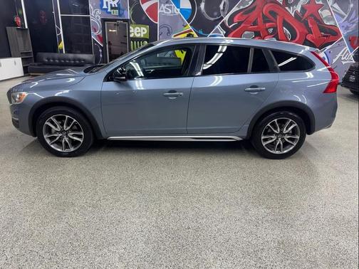 2018 Volvo V60 Cross Country T5
