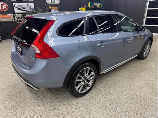 2018 Volvo V60 Cross Country T5