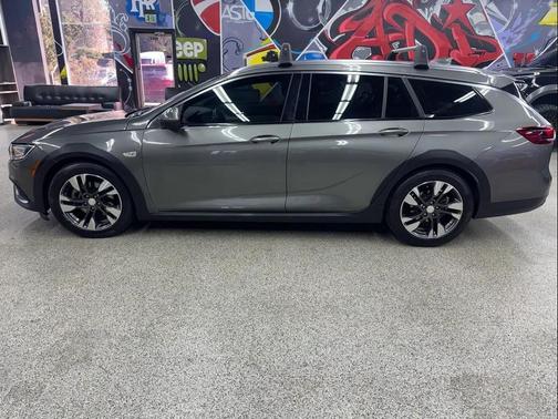 2018 Buick Regal TourX Essence