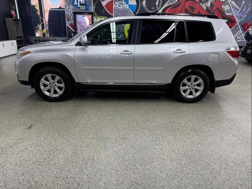 2012 Toyota Highlander SE