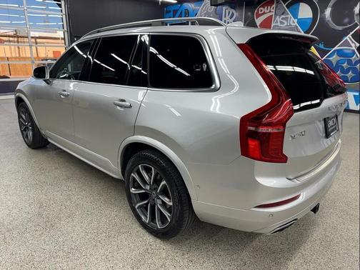 2016 Volvo XC90 T6 Momentum