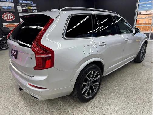 2016 Volvo XC90 T6 Momentum