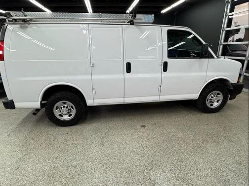2022 Chevrolet Express 2500 RWD 2500 Regular Wheelbase WT