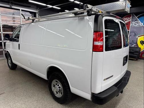 2022 Chevrolet Express 2500 RWD 2500 Regular Wheelbase WT