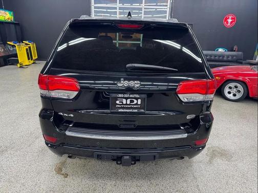 Diamond Black Crystal Pearlcoat 2017 Jeep Grand Cherokee Overland