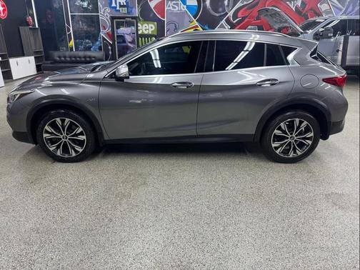 2018 INFINITI QX30 Premium