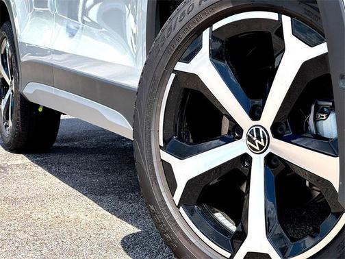 2025 Volkswagen Tiguan 2.0T SE