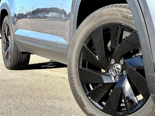 2025 Volkswagen Atlas Cross Sport 2.0T SE w/Technology