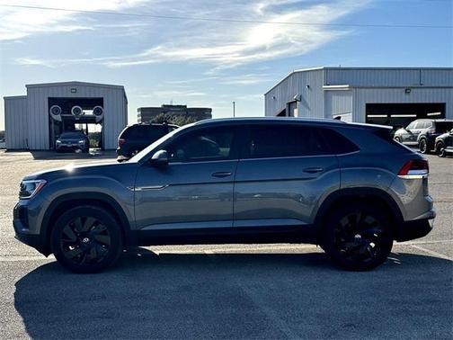 2025 Volkswagen Atlas Cross Sport 2.0T SE w/Technology