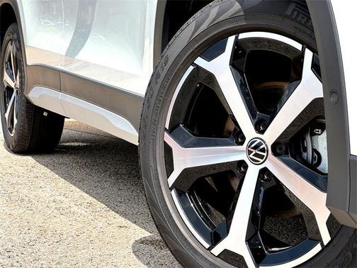 2025 Volkswagen Tiguan 2.0T SE