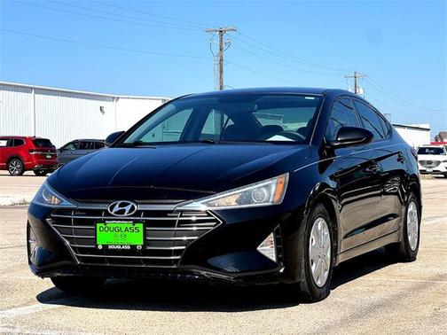 2019 Hyundai ELANTRA SE