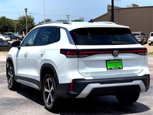 2025 Volkswagen Tiguan 2.0T SE