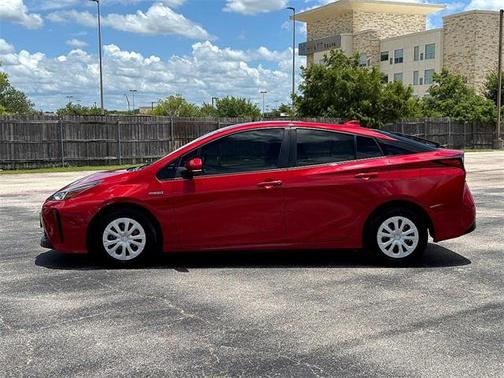 2022 Toyota Prius LE