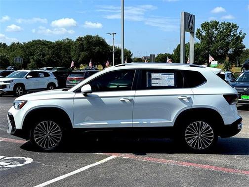 2025 Volkswagen Taos 1.5T SE