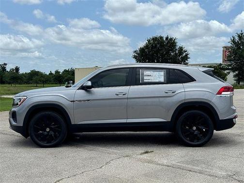 2025 Volkswagen Atlas Cross Sport 2.0T SE w/Technology