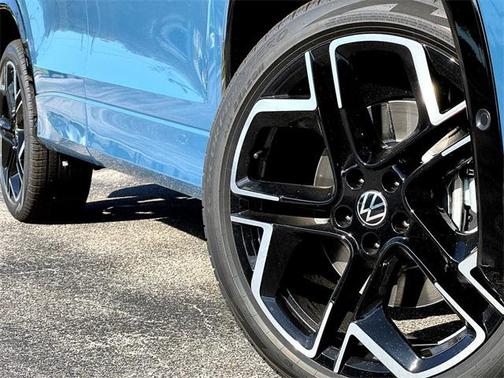 2026 Volkswagen Tiguan 2.0T SEL R-Line 4MOTION