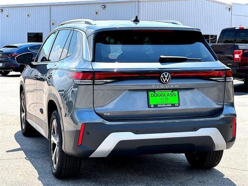 2025 Volkswagen Tiguan 2.0T SE