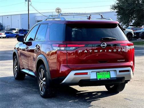 2023 Nissan Pathfinder Platinum FWD