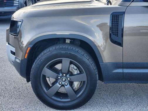 2020 Land Rover Defender 110 SE